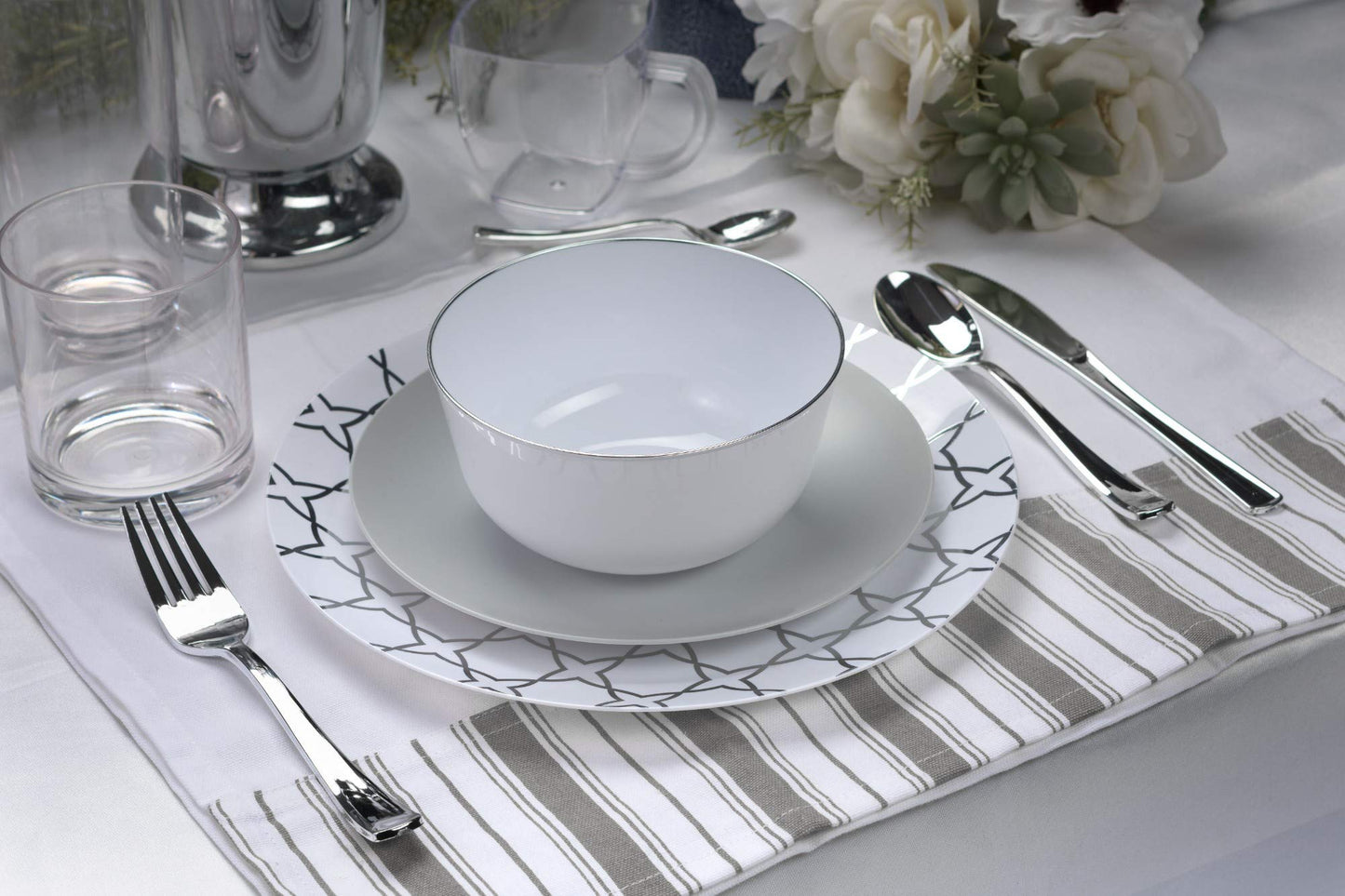 10 In. Geo Design Plastic Plates - 10 Ct.