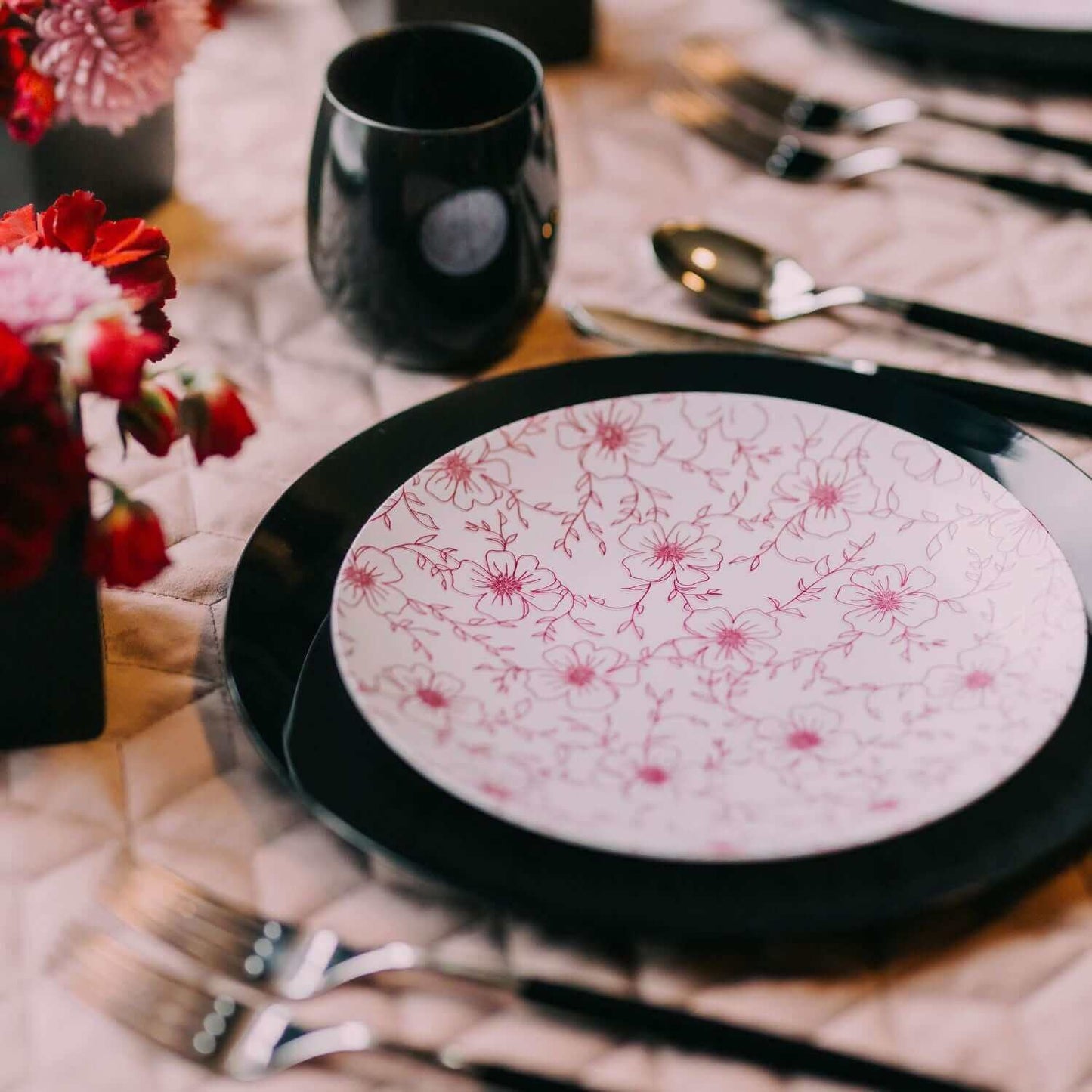 8 In. Flora Design Plastic Plates - 10 Ct.