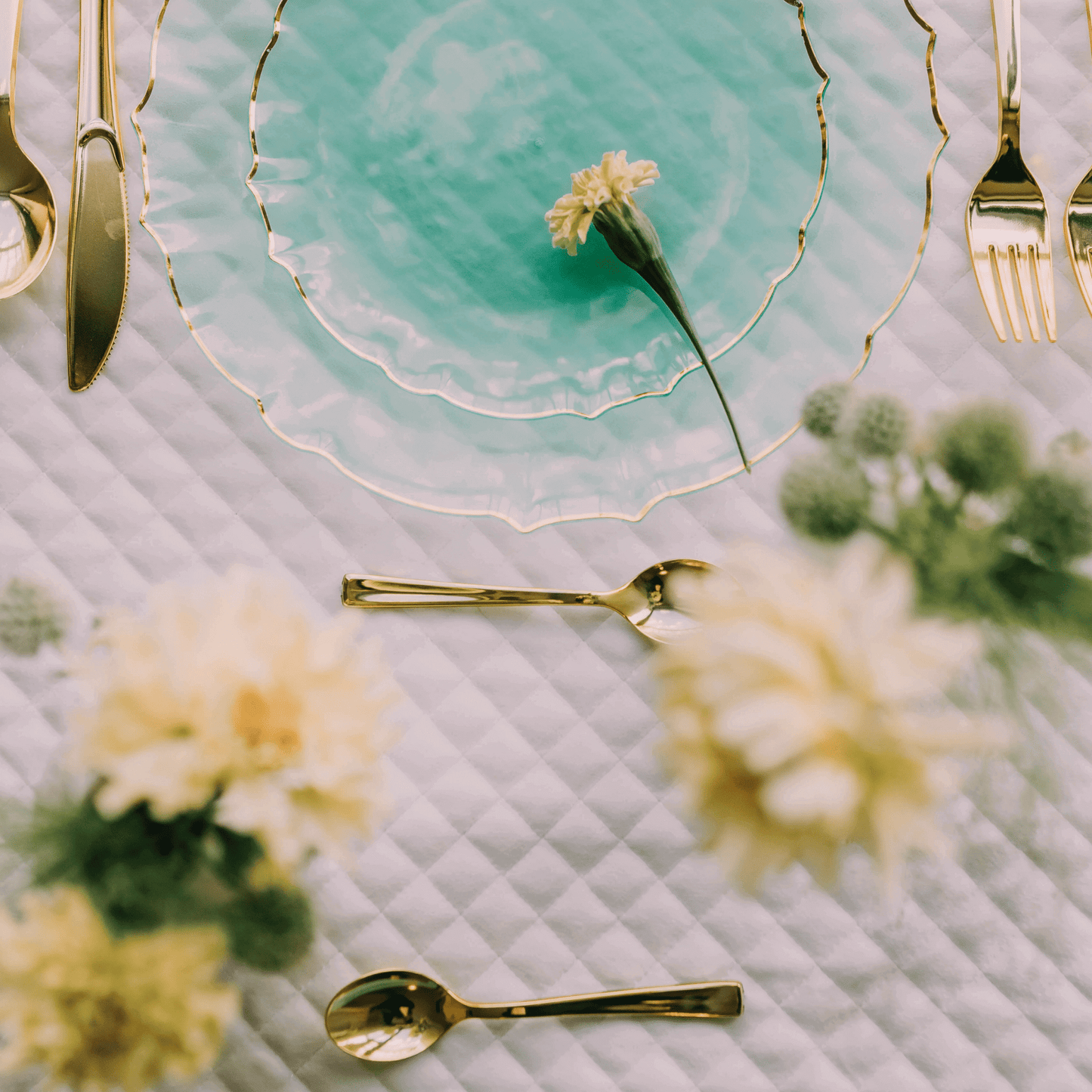 7.5" Mint/Gold Petal Plates 20 Ct.