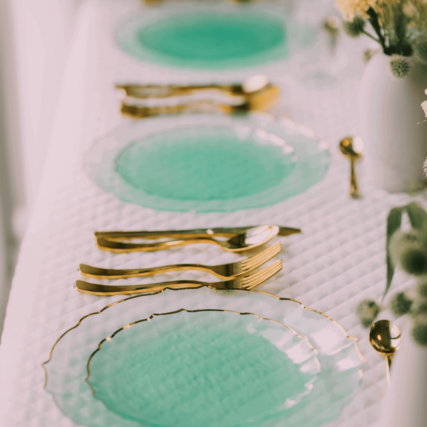 7.5" Mint/Gold Petal Plates 20 Ct.