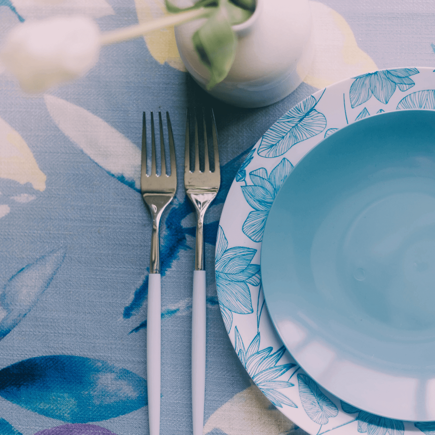 8 In. Bella Design Plastic Plates - 10 Ct.