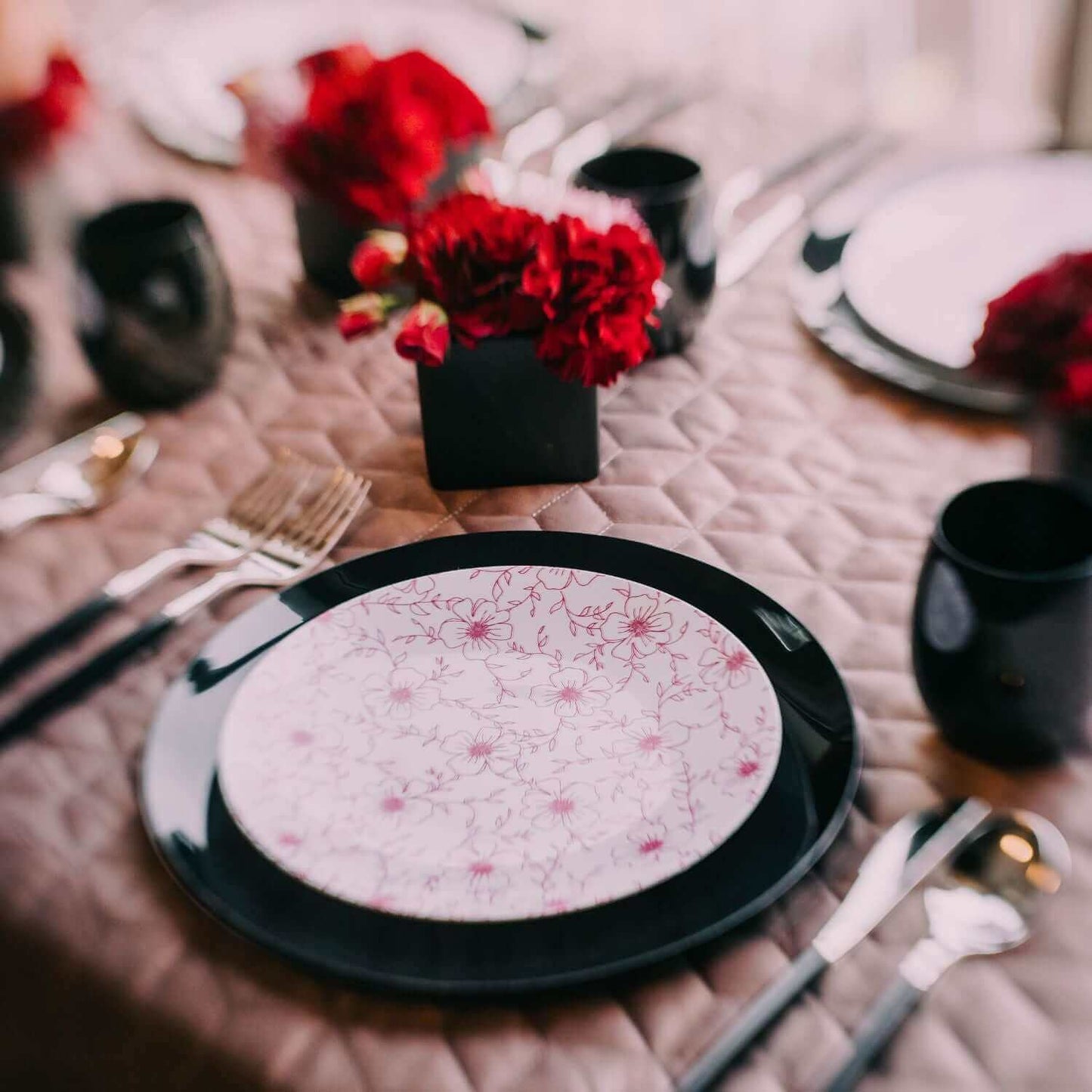 8 In. Flora Design Plastic Plates - 10 Ct.