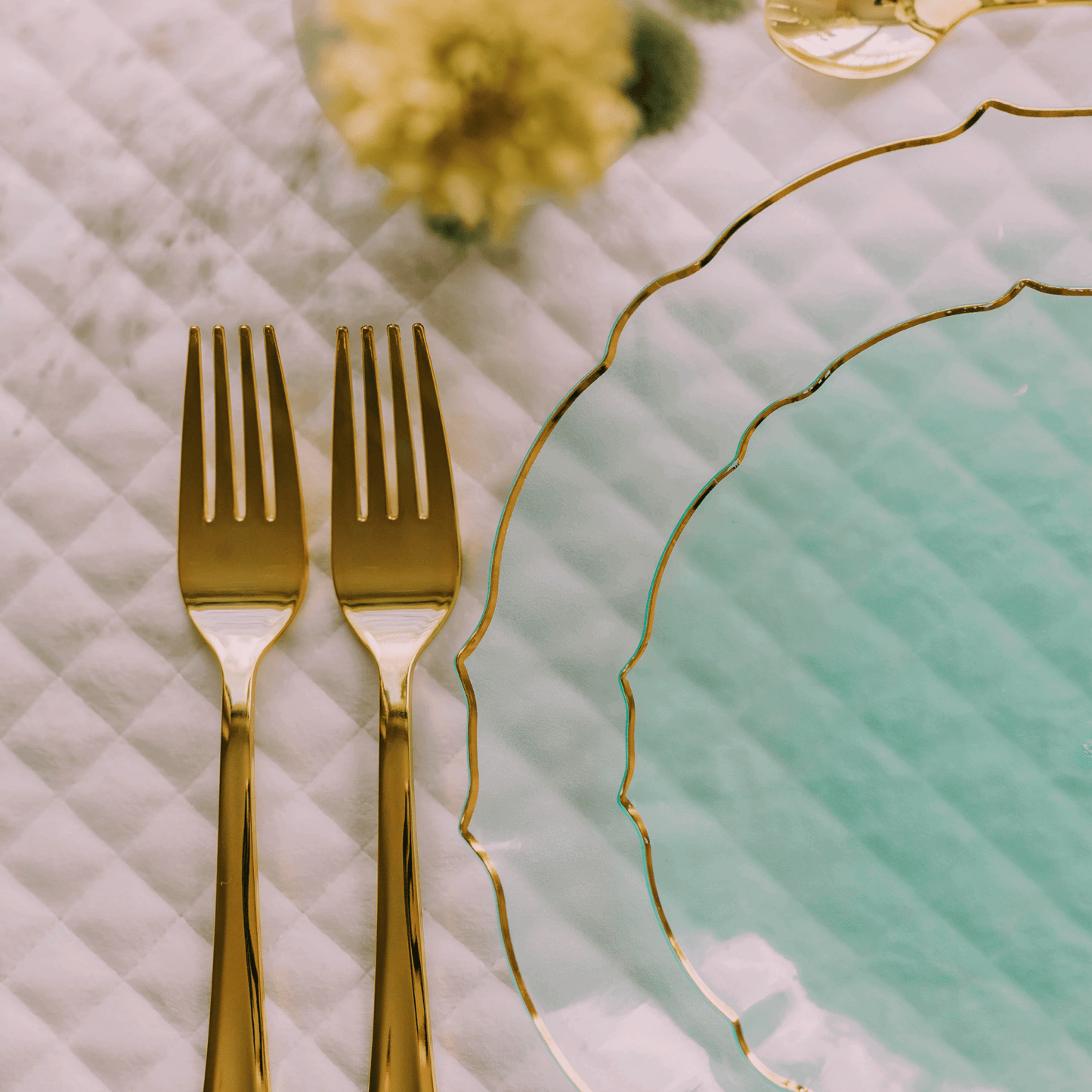 7.5" Mint/Gold Petal Plates 20 Ct.